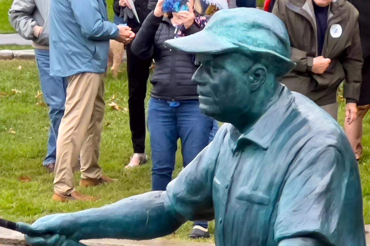 A closeup shot of a bronze statue of Lefty Kreh.
