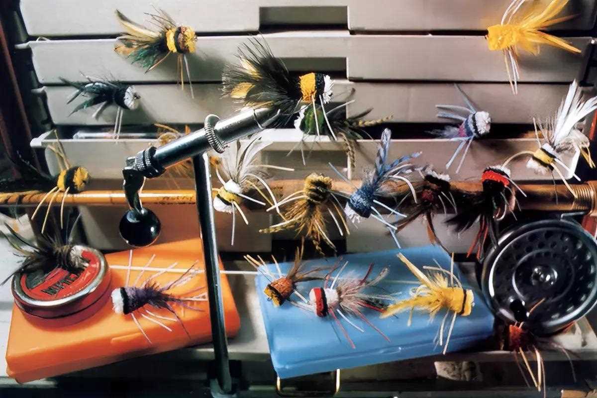 Fly Fisherman Throwback: Fly Tier's Bench: Tying the Most Whithair Bug